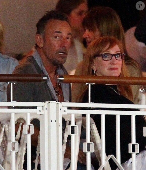 Bruce Springsteen et sa femme Patti Scialfa dans les tribunes du Stade des Hespérides le 12 juin 2014, au premier soir du Jumping international de Cannes, encourageant leur fille Jessica Springsteen. Hélas, la jeune cavalière de 21 ans n'a pas joué les premiers rôles.
