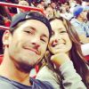Nic Roldan et son amoureuse Jessica Springsteen devant un match NBA - mars 2015