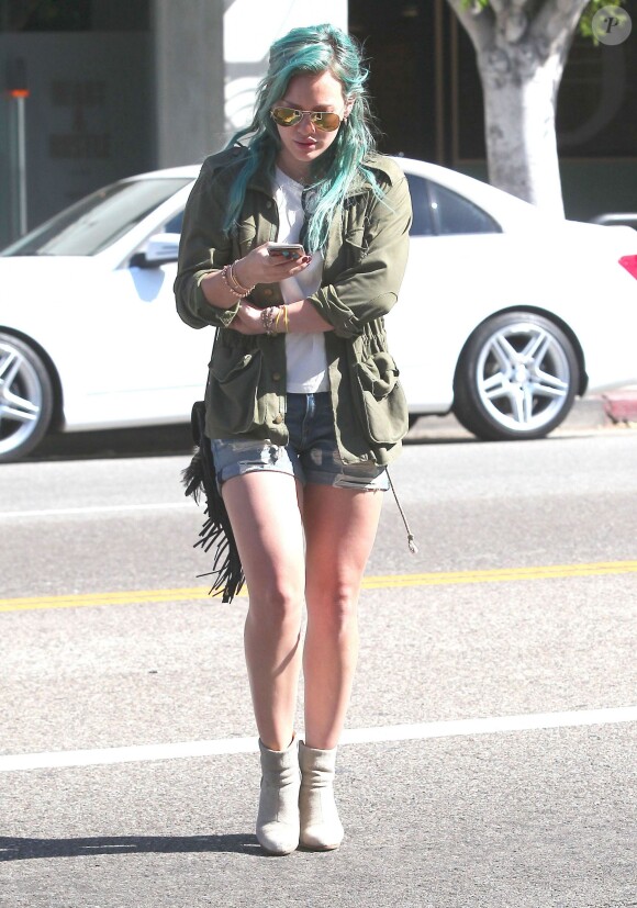 Hilary Duff fait du shopping avec une amie à West Hollywood, le 26 mars2015 