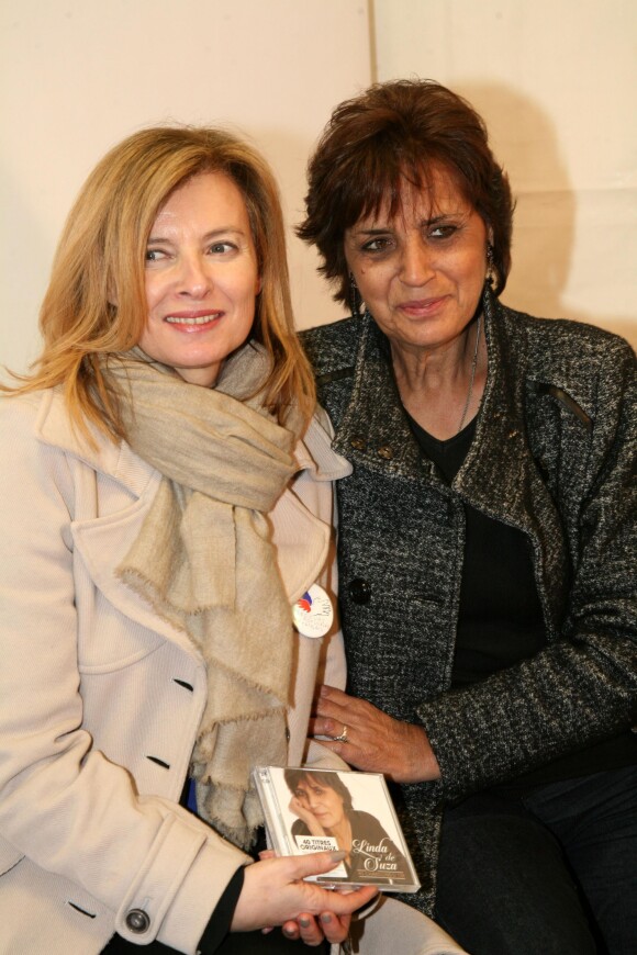 Valérie Trierweiler et Linda de Suza - Soirée d'ouverture de la "Foire du Trone" au profit du Secours populaire à Paris le 27 mars 2015.