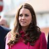 Kate Middleton, habillée d'un manteau Mulberry, dans la banlieue sud de Londres le 27 mars 2015