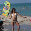 Anastasia Ashley profite de la plage à Miami, le 1er avril 2015.