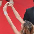 Nabilla Benattia (selfie) - Montée des marches du film  The Homesman  lors du 67e Festival du film de Cannes – Cannes le 18 mai 2014.