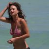 Josie Maran profite de la plage à Miami. Le 4 avril 2015