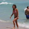 Josie Maran profite de la plage à Miami. Le 4 avril 2015