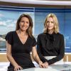 Charlize Theron et Anne-Claire Coudray sur le plateau du JT de 20h. Son interview a été diffusée dimanche 6 avril 2015.