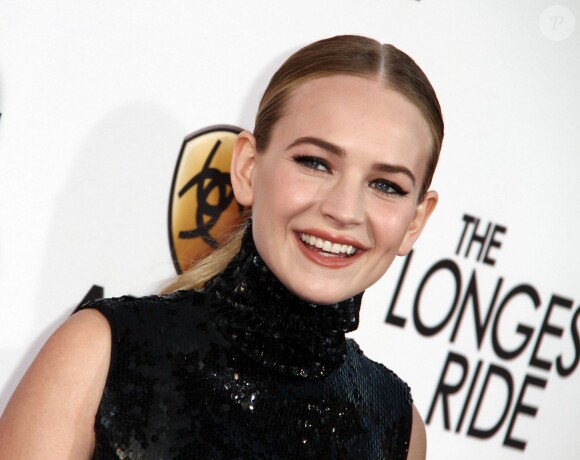 Britt Robertson - Première du film "The Longest Ride" à Hollywood le 6 avril 2015. 