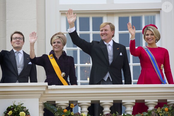 Le prince Constantijn et la princesse Laurentien des Pays-Bas avec le roi Willem-Alexander et la reine Maxima au balcon du palais Noordeinde à La Haye le 16 septembre 2014 lors du Prinsjedag.
