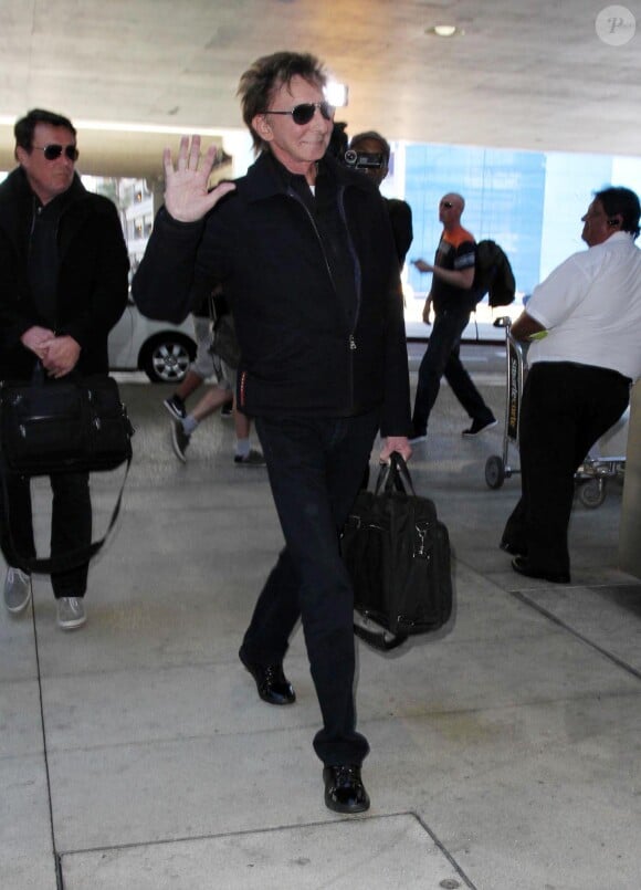 Barry Manilow arrive à  LAX, Los Angeles, le 26 novembre 2014
