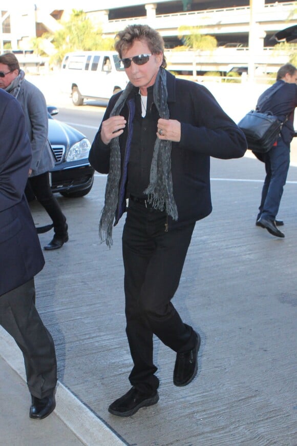 Barry Manilow arrive à  LAX, Los Angeles, le 26 octobre 2014