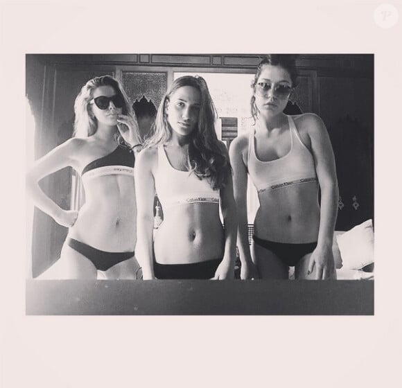 Adèle Exarchopoulos pendant ses vacances avec des copines au Maghreb. Photo postée le 7 avril 2015.