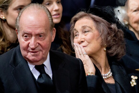 Le roi Juan Carlos Ier et la reine Sofia d'Espagne aux obsèques de la reine Fabiola de Belgique à Bruxelles le 12 décembre 2014
