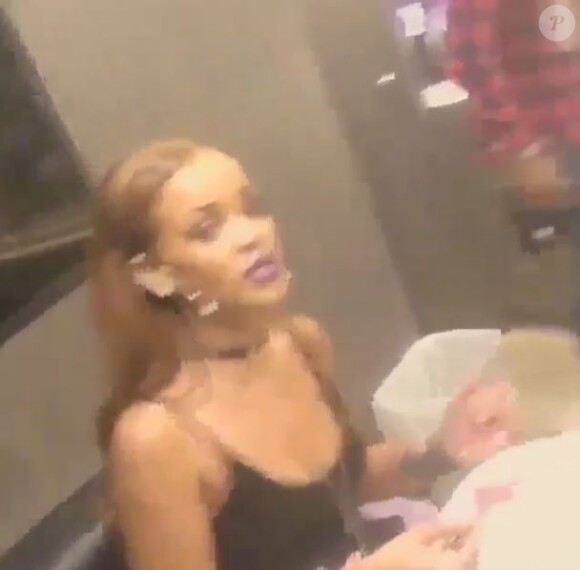 Rihanna a riposté aux accusations de consommation de cocaïne en postant une vidéo sur Instagram où elle affirme que ce n'est qu'un joint. Le 14 avril 2015