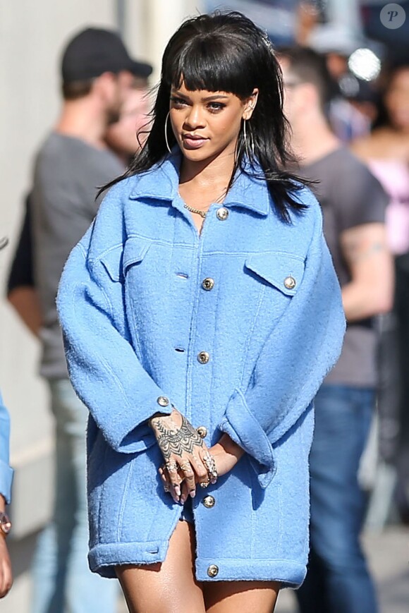 Rihanna arrive sur le plateau de l'émission "Jimmy Kimmel Live!" à Hollywood, le 1er avril 2015.