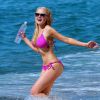 Anna Sophia Berglund, sexy en bikini, enchaîne les poses lors d'une séance photo pour 138 water sur une plage de Malibu. Le 23 mars 2015.