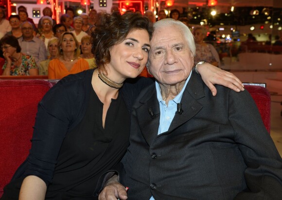 Michel Galabru et sa fille Emmanuelle - Enregistrement de l'émission "Vivement Dimanche" à Paris le 15 avril 2015. L'émission sera diffusée le 19 Avril 2015.