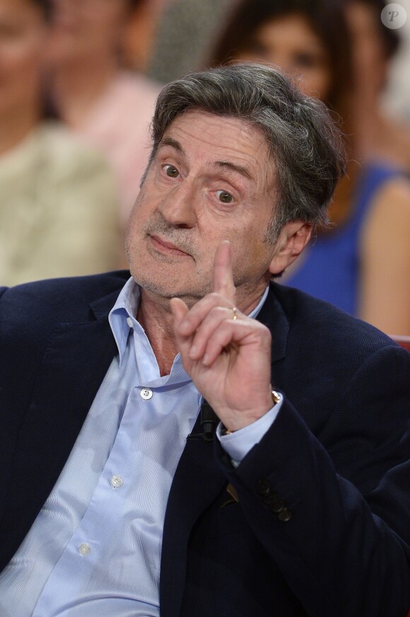 Daniel Auteuil - Enregistrement de l'émission "Vivement Dimanche" à Paris le 15 avril 2015. L'émission sera diffusée le 19 Avril 2015.