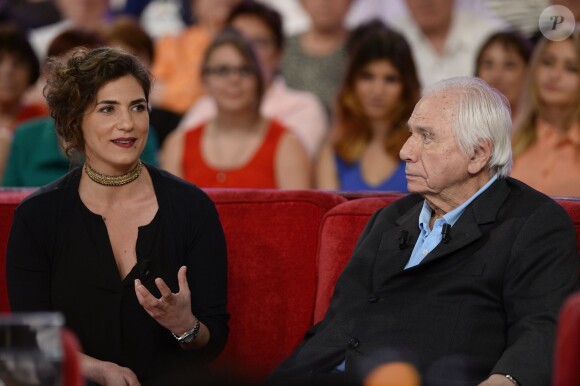 Michel Galabru et sa fille Emmanuelle - Enregistrement de l'émission "Vivement Dimanche" à Paris le 15 avril 2015. L'émission sera diffusée le 19 Avril 2015.