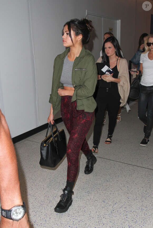 Selena Gomez arrive à Los Angeles, le 14 avril 2015