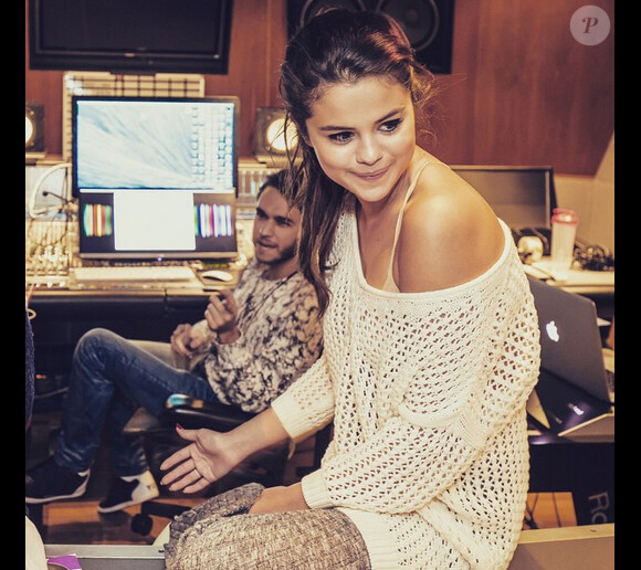 Dj Zedd a ajouté une photo sur son compte Instagram le 2 février 2015 en studio avec la chanteuse Selena Gomez