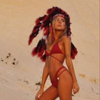 Kimberley Garner : Torride à Coachella, elle joue à l'Indienne en bikini...