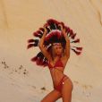  Exclusif - Kimberley Garner joue les squaws sexy, en bikini et accessoirisée d'une coiffe de chef indien, le 10 avril 2015 pour la promotion de sa marque de maillots de bain et sa nouvelle collection baptisée Coachella, lors d'un shooting organisé juste à côté du fameux festival californien, où on retrouvera la bombe anglaise quelques heures plus tard. 