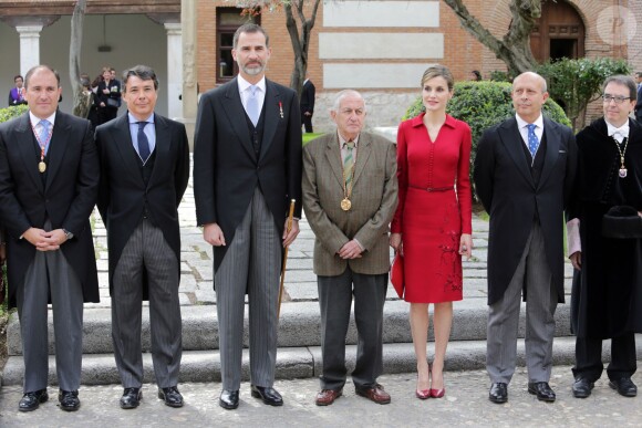 Le roi Felipe VI et la reine Letizia d'Espagne présidaient le 23 avril 2015 à l'université Alcala de Henares, à Madrid, pour la remise du prix littéraire Miguel de Cervantes à Juan Goytisolo