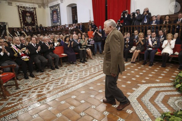 Le roi Felipe VI et la reine Letizia d'Espagne présidaient le 23 avril 2015 à l'université Alcala de Henares, à Madrid, pour la remise du prix littéraire Miguel de Cervantes à Juan Goytisolo