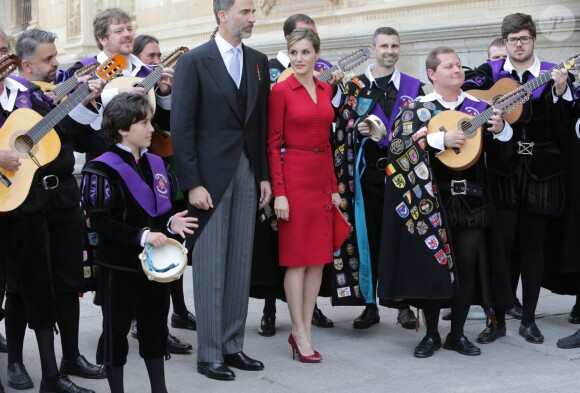 Le roi Felipe VI et la reine Letizia d'Espagne présidaient le 23 avril 2015 à l'université Alcala de Henares, à Madrid, pour la remise du prix littéraire Miguel de Cervantes à Juan Goytisolo