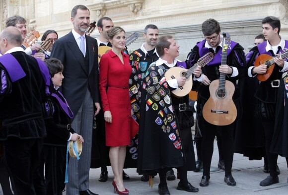 Le roi Felipe VI et la reine Letizia d'Espagne présidaient le 23 avril 2015 à l'université Alcala de Henares, à Madrid, pour la remise du prix littéraire Miguel de Cervantes à Juan Goytisolo