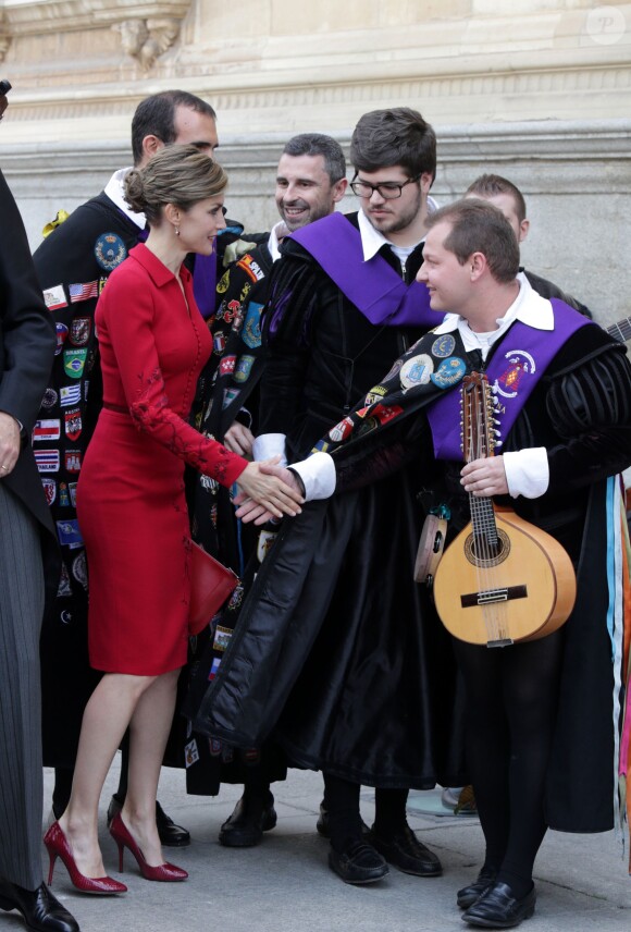 Le roi Felipe VI et la reine Letizia d'Espagne présidaient le 23 avril 2015 à l'université Alcala de Henares, à Madrid, pour la remise du prix littéraire Miguel de Cervantes à Juan Goytisolo