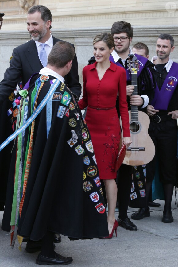 Le roi Felipe VI et la reine Letizia d'Espagne présidaient le 23 avril 2015 à l'université Alcala de Henares, à Madrid, pour la remise du prix littéraire Miguel de Cervantes à Juan Goytisolo