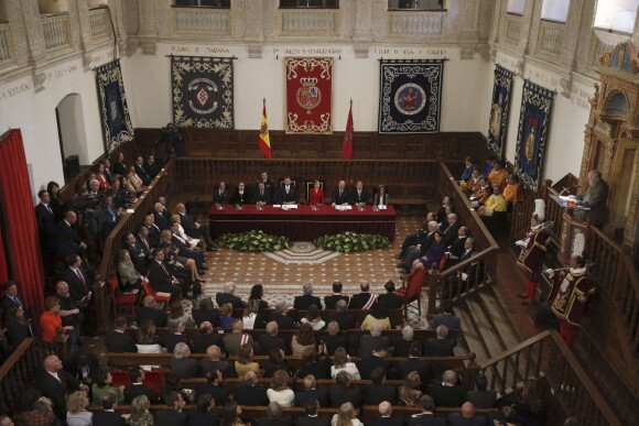 Le roi Felipe VI et la reine Letizia d'Espagne présidaient le 23 avril 2015 à l'université Alcala de Henares, à Madrid, pour la remise du prix littéraire Miguel de Cervantes à Juan Goytisolo