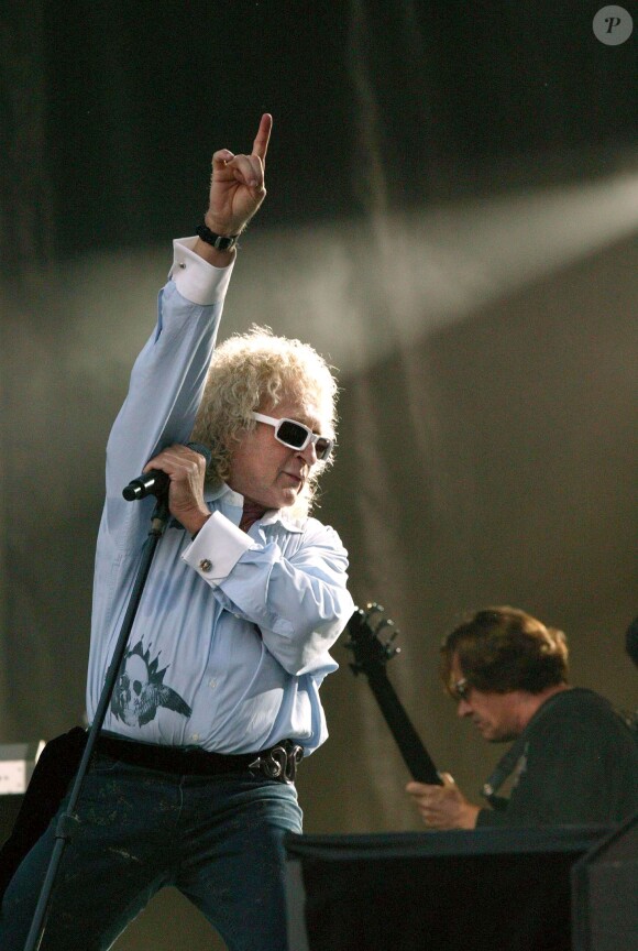 Le chanteur Michel Polnareff en concert à Paris, le 14 juillet 2007.