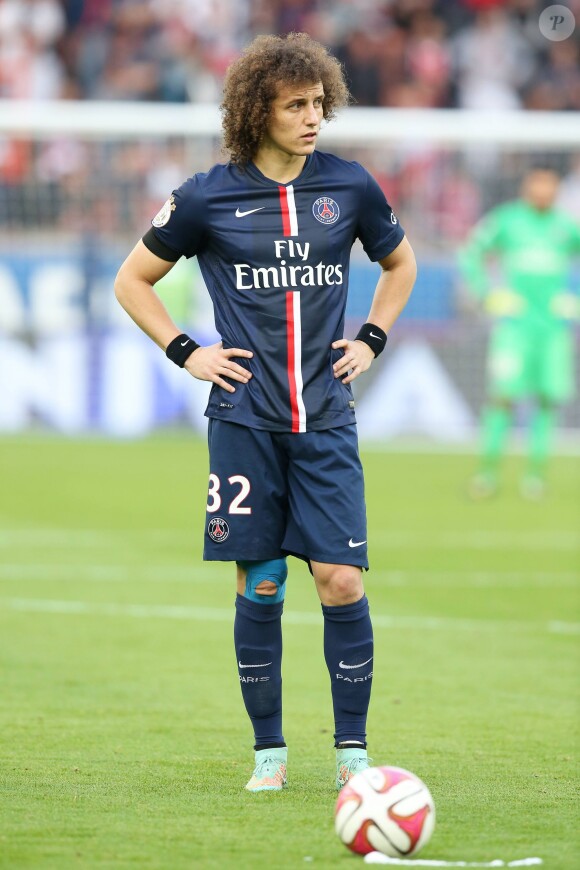 David Luiz lors du match de football de l'équipe du PSG (Paris-Saint Germain) contre l'équipe de Bordeaux au Parc des Princes à Paris le 25 octobre 2014.