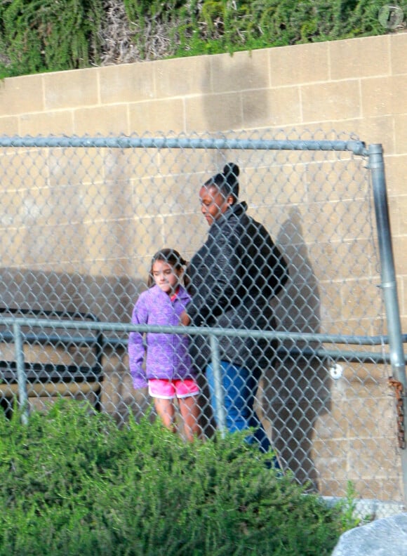 Suri Cruise fait de l'athlétisme à Los Angeles, le 8 avril 2015. À 9 ans, la fille de Katie Holmes et Tom Cruise est très sportive.
