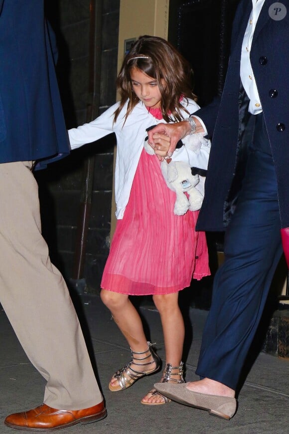 Katie Holmes s'est rendue au restaurant à New York avec ses parents et sa fille Suri pour les 9 ans de celle-ci, le 17 avril 2015