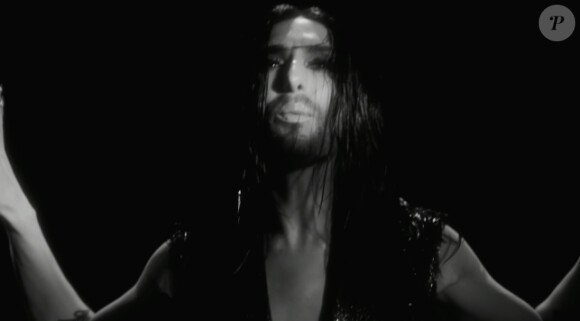 Conchita Wurst dans You Are Unstoppable, son nouveau clip. Avril 2015.