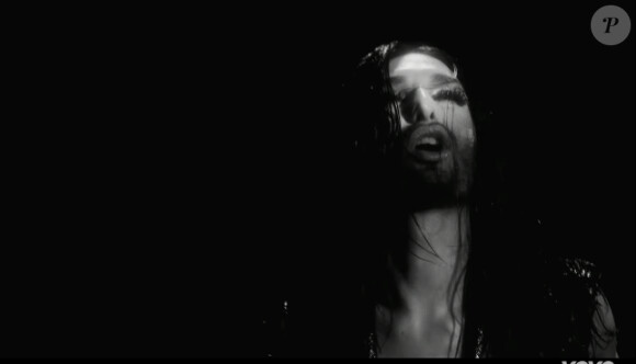 Conchita Wurst dans You Are Unstoppable, son nouveau clip. Avril 2015.