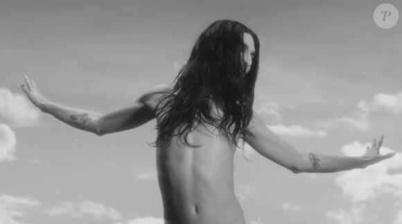 La diva Conchita Wurst dans You Are Unstoppable, son nouveau clip. Avril 2015.