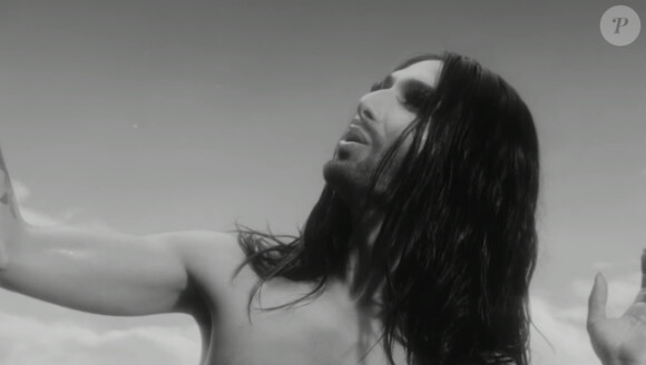 Conchita Wurst dans You Are Unstoppable, son nouveau clip. Avril 2015.