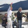 Hubert Arthaud et Titouan Lamazou ont rendu un dernier hommage à la navigatrice Florence Arthaud, au large de l'île Saint-Honorat à Cannes le 25 avril 2015