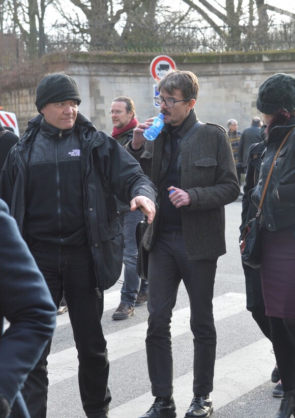 Le dessinateur Luz (Renald Luzier) - Obsèques du dessinateur Honoré (Philippe Honoré) et du correcteur de Charlie Hebdo Mustapha Ourrad au cimetière du Père-Lachaise à Paris, le 16 janvier 2015.