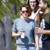 Exclusif - Kristen Stewart est allée prendre le petit déjeuner avec des amis à Los Feliz, le 10 avril 2015.