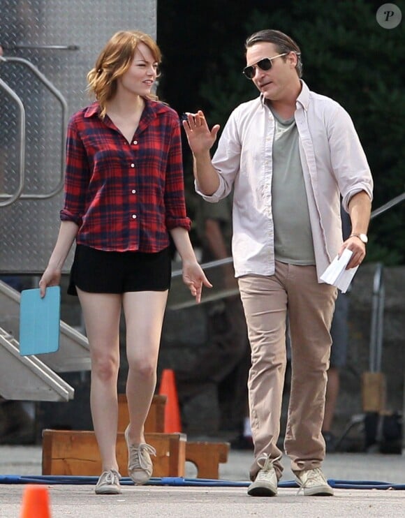 Exclusif - Emma Stone et Joaquin Phoenix se rendent sur le tournage du dernier film de Woody Allen à Newport, le 14 août 2014.