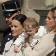 Sofia Hellqvist, fiancée du prince carl Philip de Suède, a bien aidé la princesse Madeleine, enceinte de sept mois, en s'occupant de sa fille d'un an, la princesse Leonore, lors des célébrations traditionnelles du 69e anniversaire du roi Carl XVI Gustaf de Suède, le 30 avril 2015 au palais Drottningholm à Stockholm.