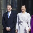  Célébrations traditionnelles du 69e anniversaire du roi Carl XVI Gustaf de Suède, le 30 avril 2015 au palais Drottningholm à Stockholm. Les princesses Estelle et Leonore ont fait le show, entourées de la princesse Victoria, du prince Daniel, de la princesse Madeleine, de Christopher O'Neill, de Sofia Hellqvist et de la reine Silvia. 