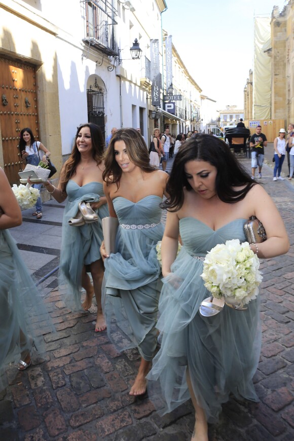 Eva Longoria assiste au mariage d'amis, Manuel Gutierrez Cabella et Alina à Cordoue en Espagne, vendredi 1er mai 2015