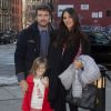 Matthew Settle, sa femme et sa fille Aven Angelica Settle à la première de "Cinderella" à "Tribeca Grand Hotel" à New York, le 8 mars 2015 Celebrities at the New York screening of 'Cinderella' at the Tribeca Grand Hotel in New York City, New York on March 8, 201508/03/2015 - New York