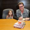Tori Spelling et ses enfants sont venus soutenir Dean McDermott pour la sortie de son nouveau livre de cuisine The Gourmet Dad, à Los Angeles le 2 mai 2015